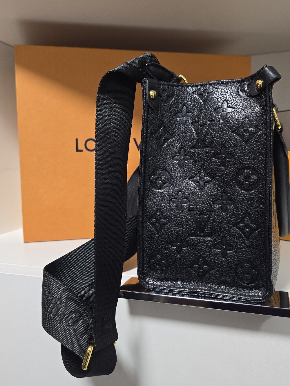 Fashion Bag Black Embossed Leather Tote Crossbody with Wide Logo Strap - Picture 3 of 8